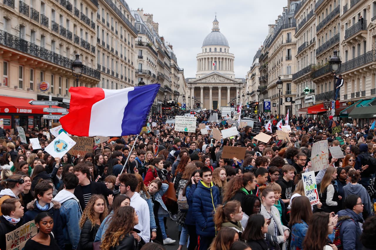 <b>París, Francia.</b> Un reporte de la agencia AP afirma que miles de científicos han firmado peticiones de apoyo de las protestas de estudiantes de Reino Unido, Finlandia y Alemania.