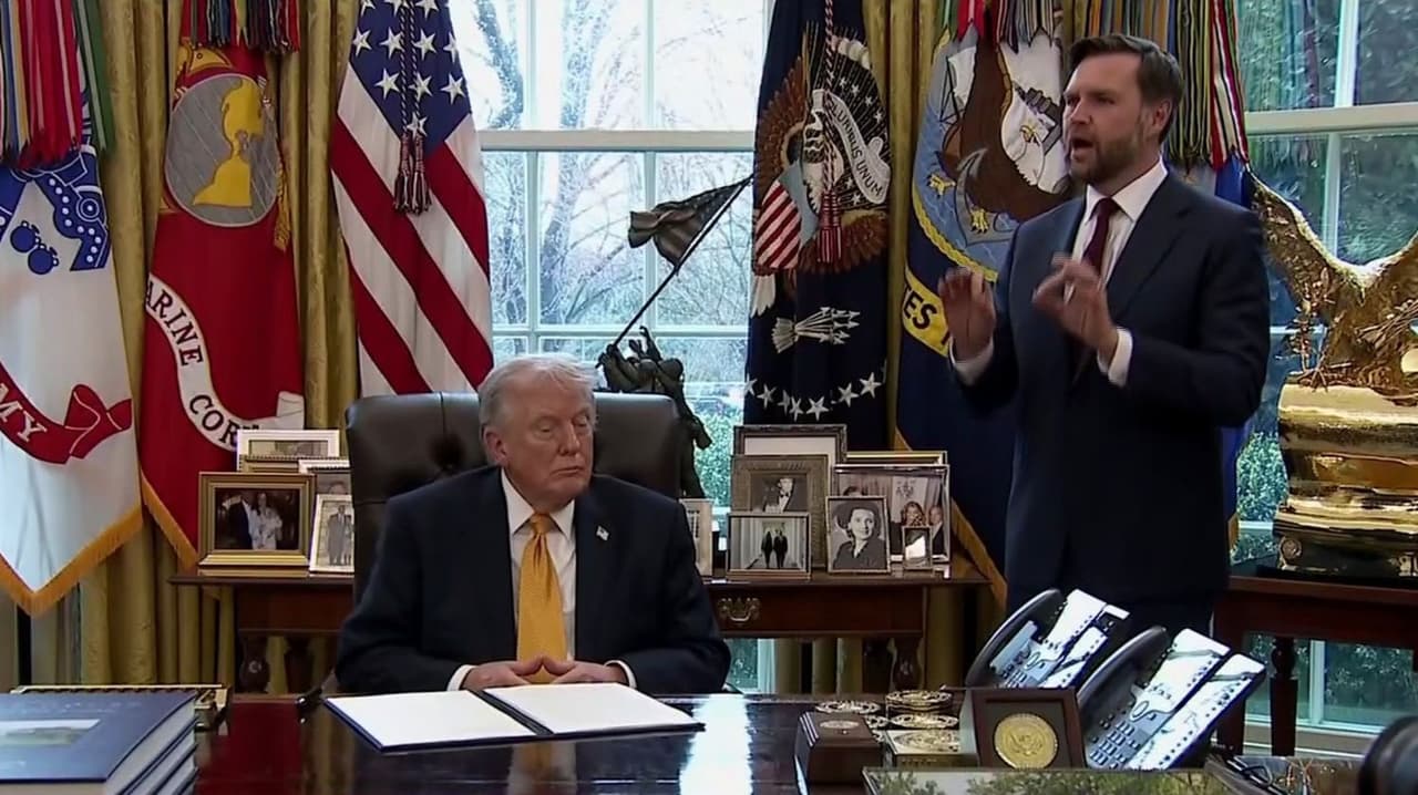 Donald Trump, en compañía de J.D. Vance, anuncia firma de orden ejecutiva contra el fraude