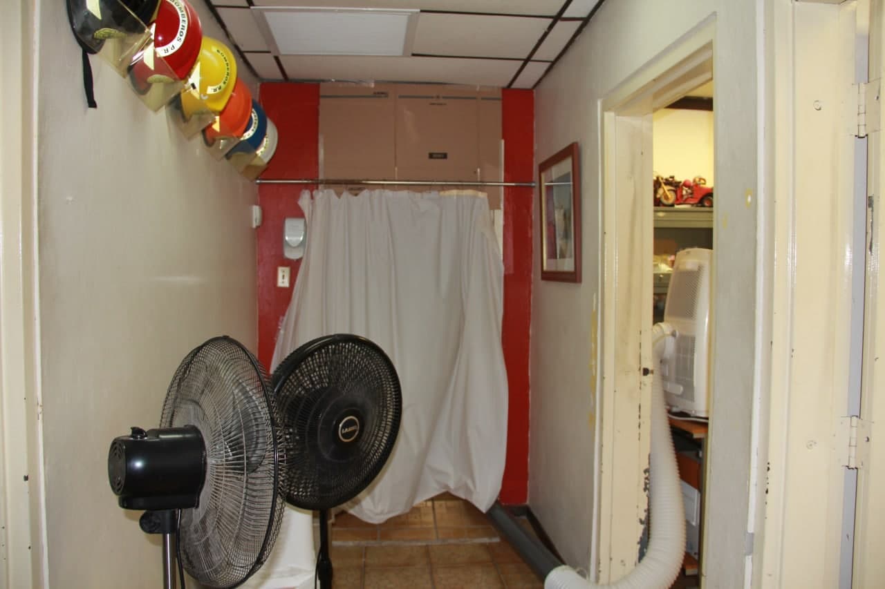 El secretario del Departamento de Seguridad Pública (DSP), Alexis Torres, informó este viernes la determinación de cerrar temporeramente el edificio central del Negociado del Cuerpo de Bomberos.