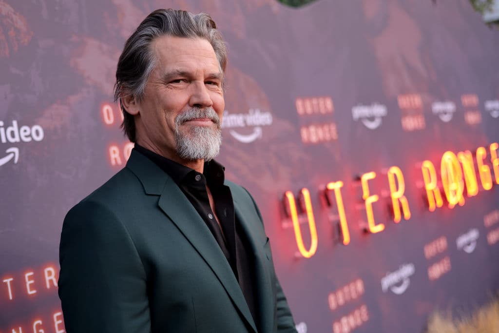 Brolin se ha convertido en sinónimo de grandes personajes en películas de superhéroes, interpretando al villano Thanos en el MCU, a Cable en ‘Deadpool 2’ y a Jonah Hex en la película homónima de DC. Otras películas prominentes en su carrera incluyen ‘No Country for Old Men’, ‘Men in Black 3’, ‘Sicario’ y en ‘Dune’ de 2021.