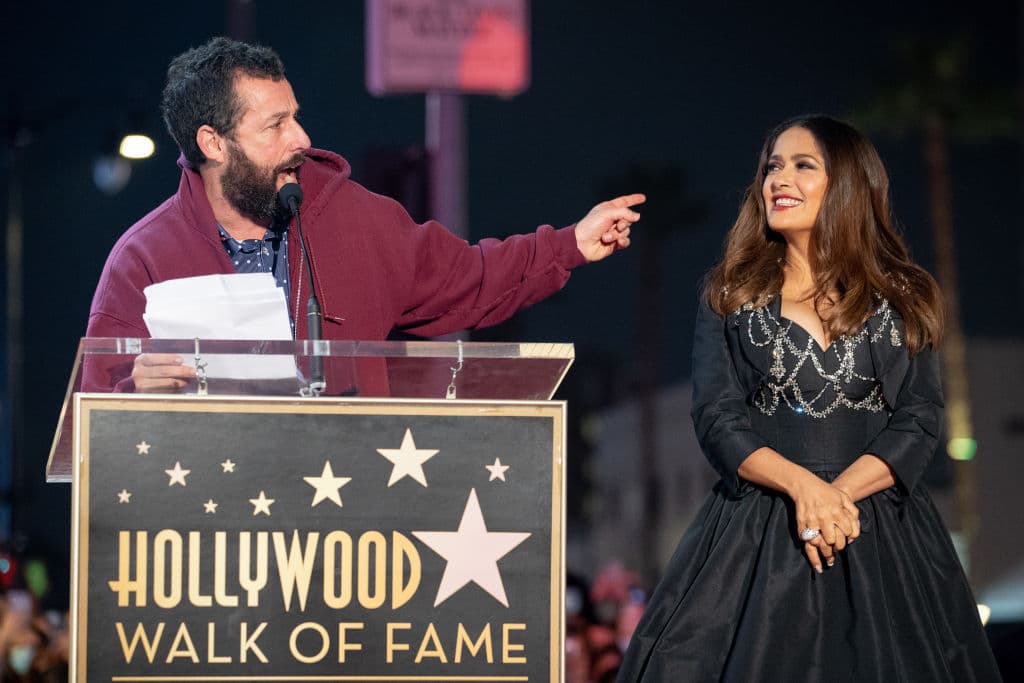 Adam Sandler y Salma Hayek