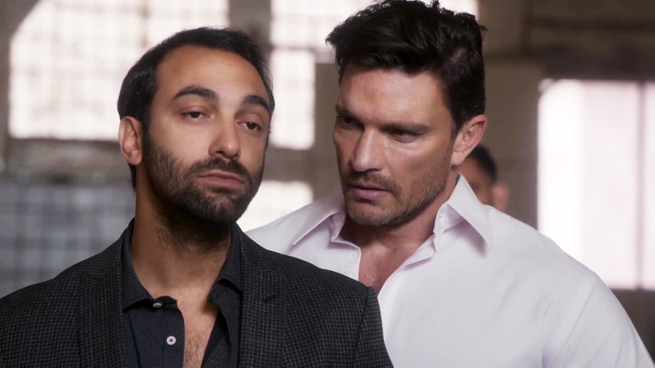 Carlos le reclamó al 'Ciego' por haber provocado la balacera donde Alejandra salió herida. Tras la discusión, el abogado le aseguró que haría lo que fuera para vengar la muerte.