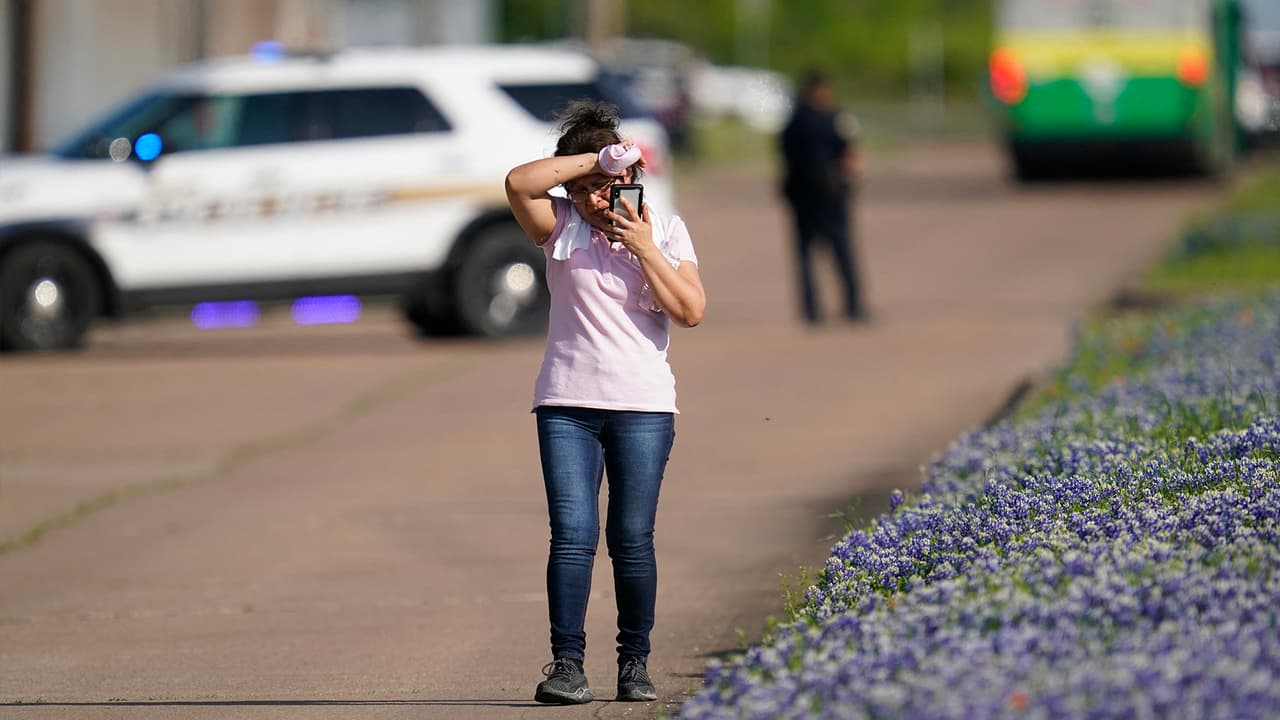 Varias agencias de seguridad estuvieron buscando al sospechoso y tiempo después el gobernador, 
<a href="https://www.univision.com/temas/greg-abbott">Greg Abbott</a>, confirmó que se había arrestado.