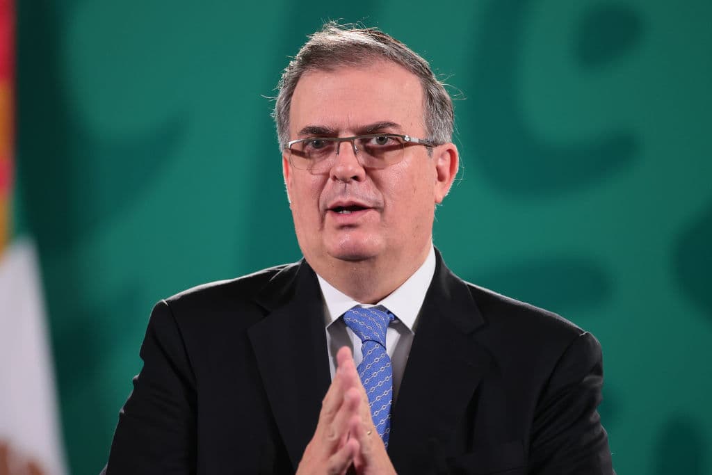 Embajadora: El canciller de México negoció las políticas de expulsión de Estados Unidos en secreto