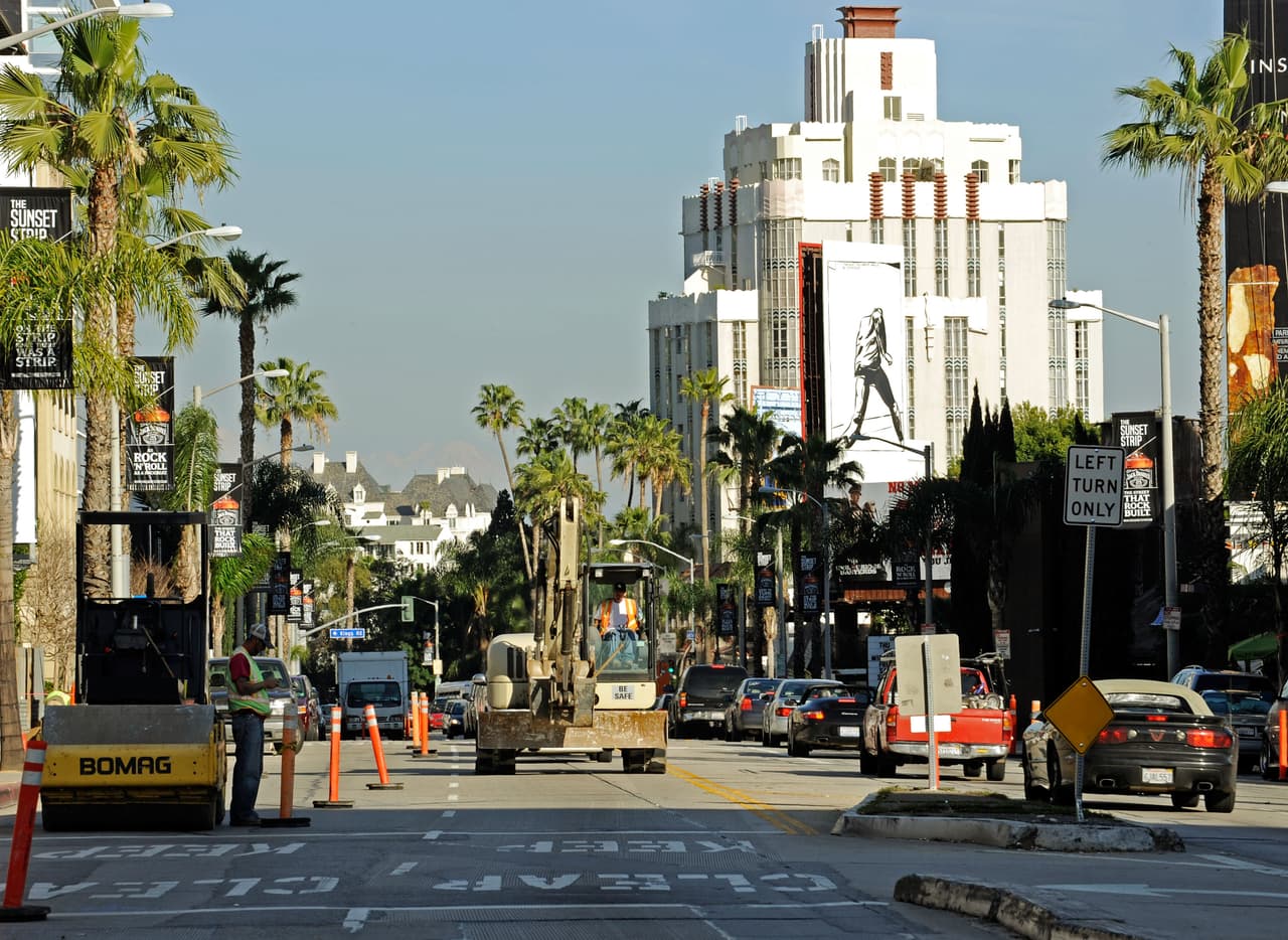 <b>West Hollywood: </b>El 16 de marzo el concejo de la ciudad aprobó una 
<a href="https://www.weho.org/services/coronavirus-covid-19/renter-resources" target="_blank">orden temporal de suspensión de desalojos </a>por falta de pago de la renta durante el estado actual de emergencia causado por la pandemia Covid-19. Hasta el momento la moratoria estará vigente por 60 días, sin embargo puede estar sujeta a extensiones si la emergencia de salud pública por el coronavirus se prolonga.