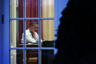 El presidente Barack Obama en su escritorio de la Oficina Oval de la Casa Blanca. 