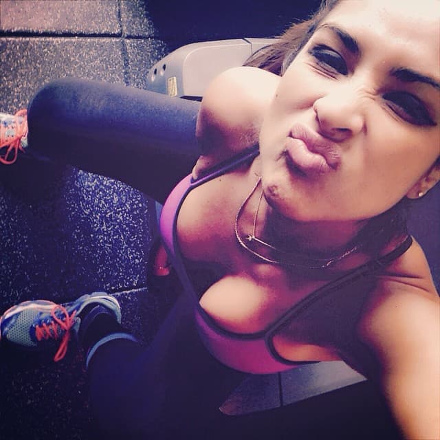 "Dime en la cara que no puedo y te probaré que te equivocas. Solo siéntate y observa", escribió en una de las imágenes.