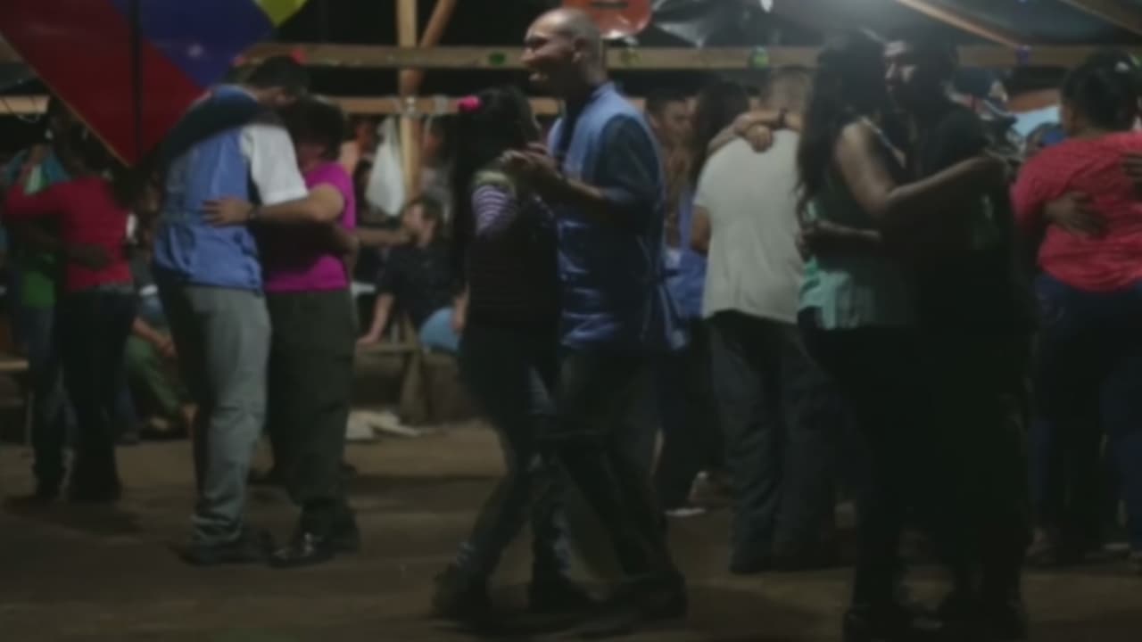 La ONU suspende a cuatro observadores de la paz en Colombia por bailar con guerrilleras de las FARC