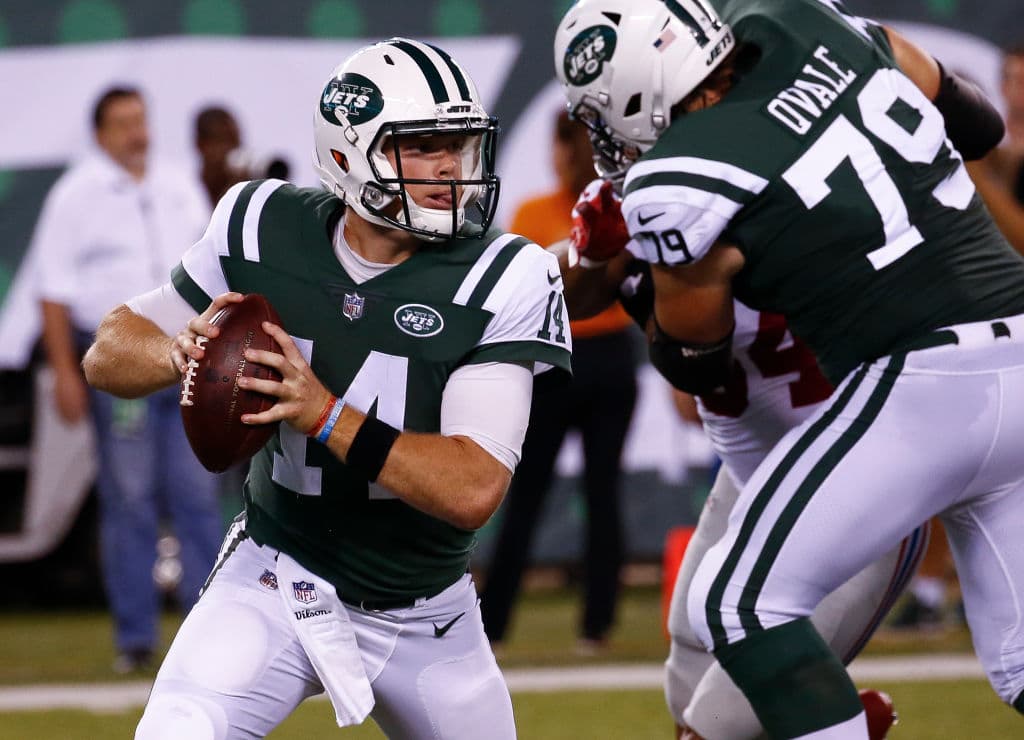 <b>31) New York Jets</b>. 
<i>A priori</i> parece aventurado haberle dado la titularidad al quarterback novato Sam Darnold (14). Vendrán los típicos errores de maduración y construirán hacia 2019. Será un año largo.