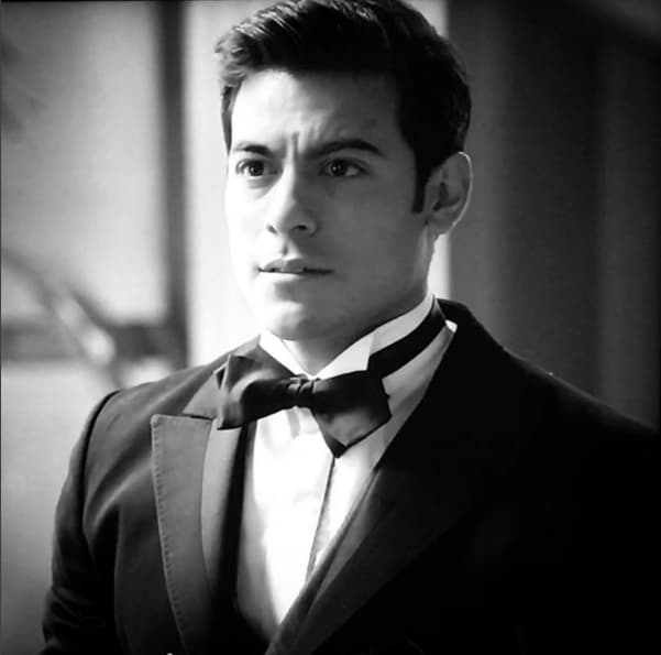 Interpretó cuatro famosas canciones para despedirlo de la Ciudad de México: "Las Golondrinas", "El Pastor", "México lindo y querido" y "Cielito Lindo",