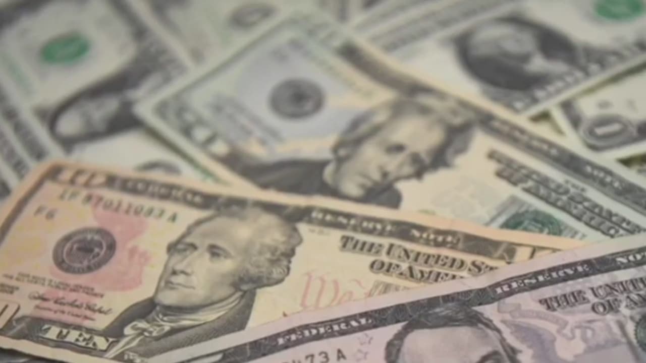 La página del IRS 'Get My Payment' emite varios mensajes dependiendo de la ciuación de cada beneficiaro. "Estado de pago no disponible", significa que el IRS no ha procesado tu pago o que no eres elegible para el pago debido a los 
<a href="https://www.univision.com/local/los-angeles-kmex/cheque-de-estimulo-economico-biden-cambios-exclusiones-california-1">cambios </a>q ue se realizaron al paquete a última hora.
<br>