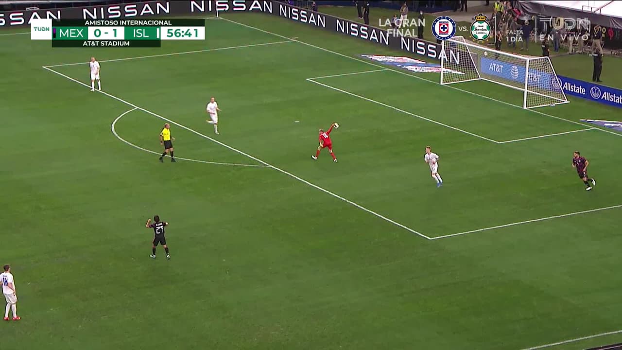 ¡TIRO ATAJADO! disparo por Carlos Antuna.