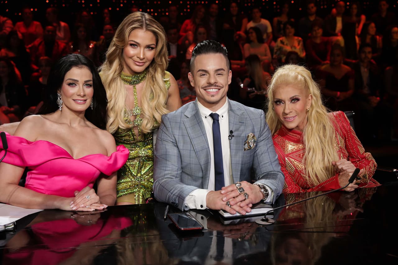 Aquí en compañía de sus compañeros Casper y Yuri y de Migbelis Castellanos.