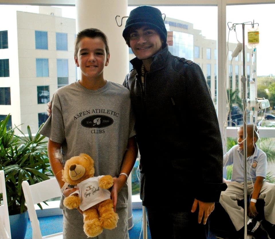 Jorge ama tanto la música que hasta canta mientras duerme. What a cutie!