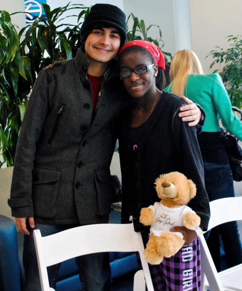 Jorge ama tanto la música que hasta canta mientras duerme. What a cutie!