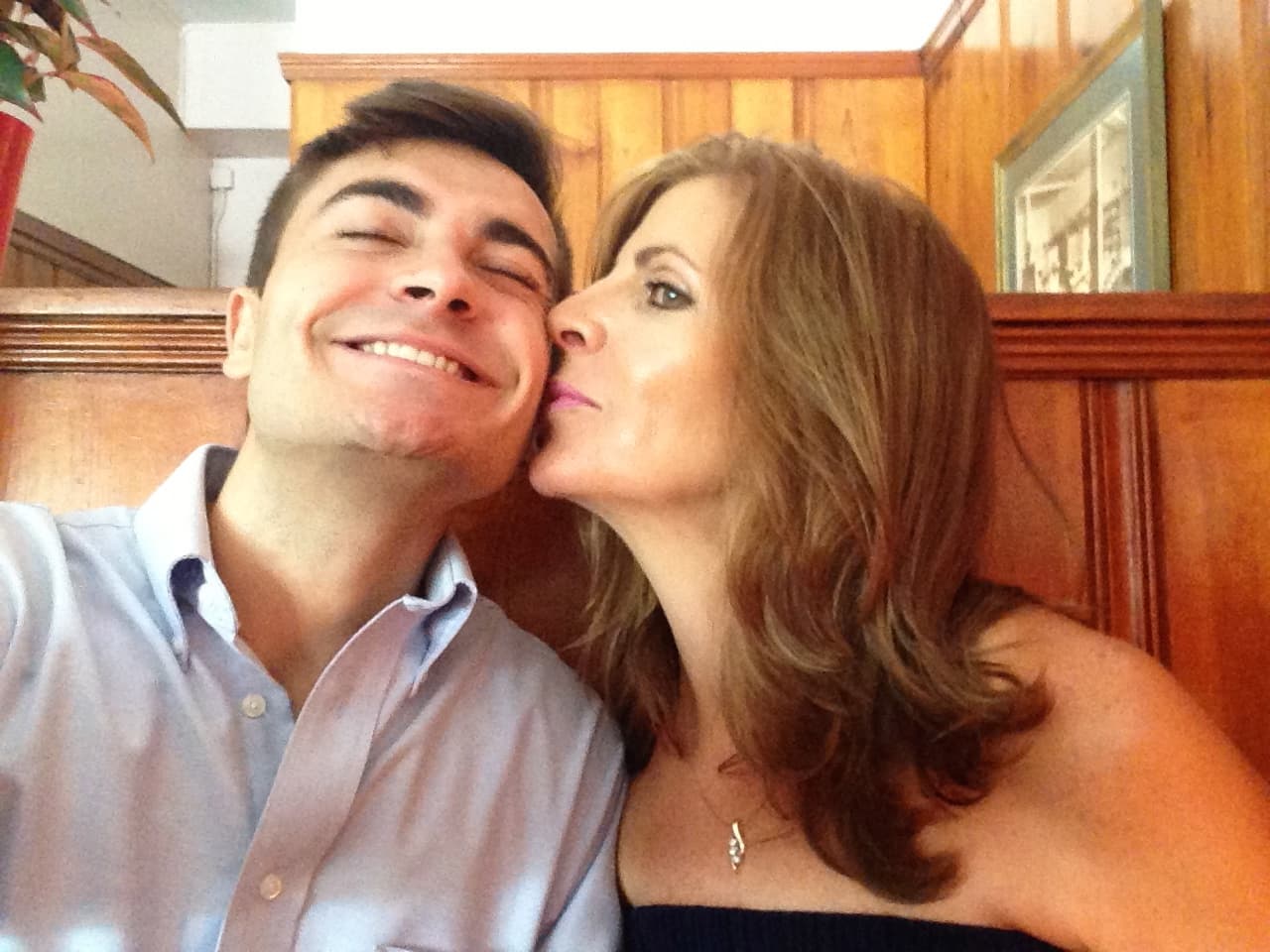 Jorge ama tanto la música que hasta canta mientras duerme. What a cutie!