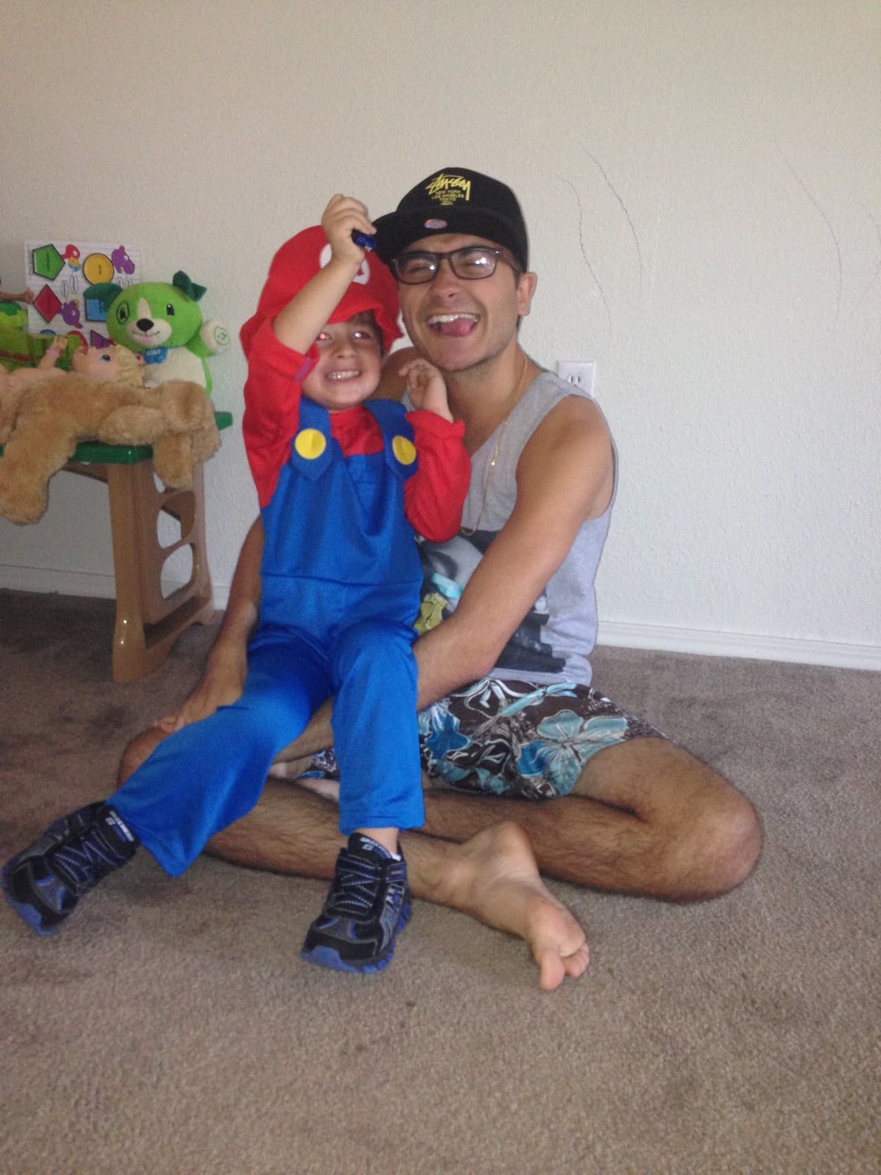 Jorge ama tanto la música que hasta canta mientras duerme. What a cutie!