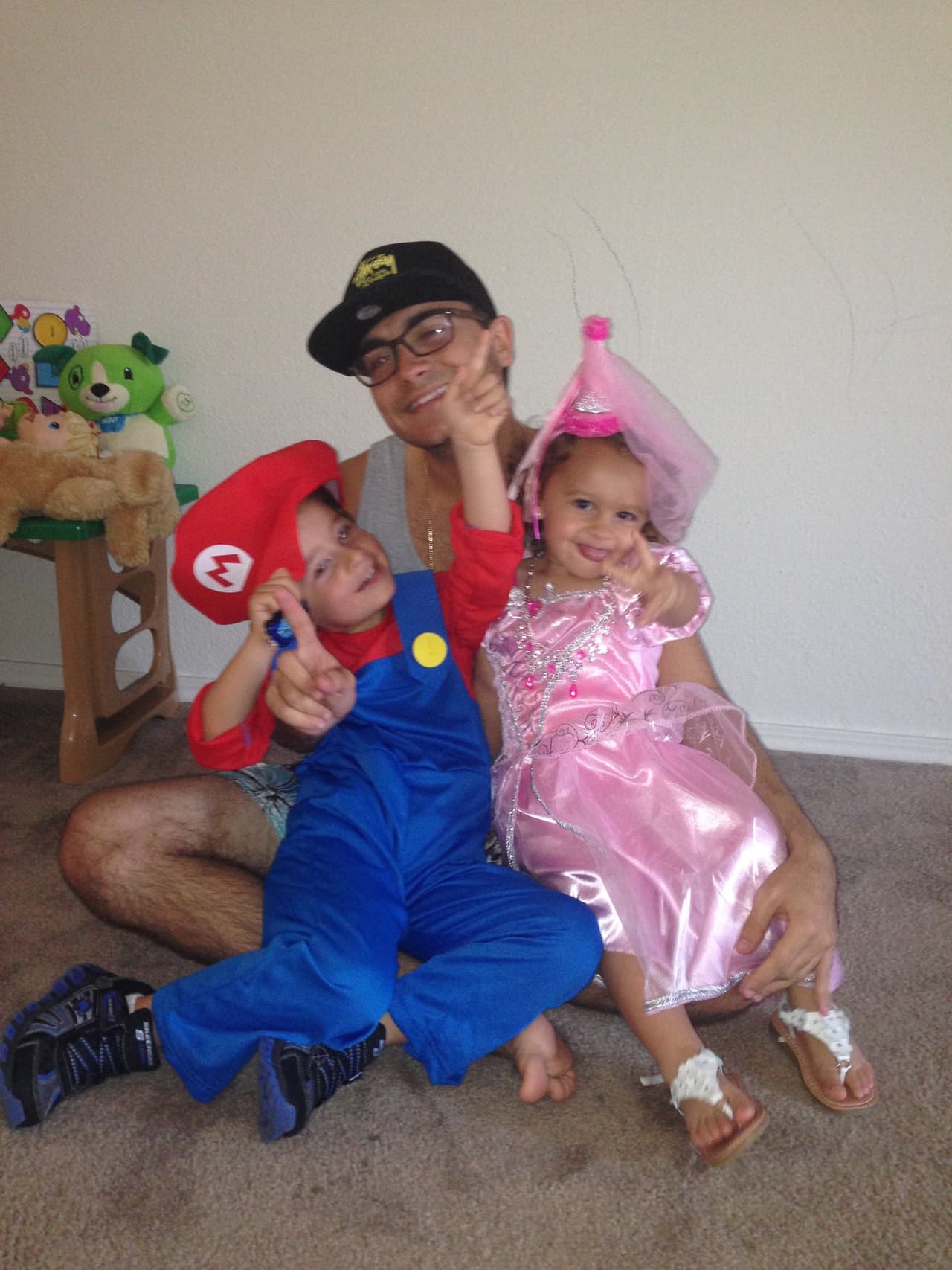 Jorge ama tanto la música que hasta canta mientras duerme. What a cutie!