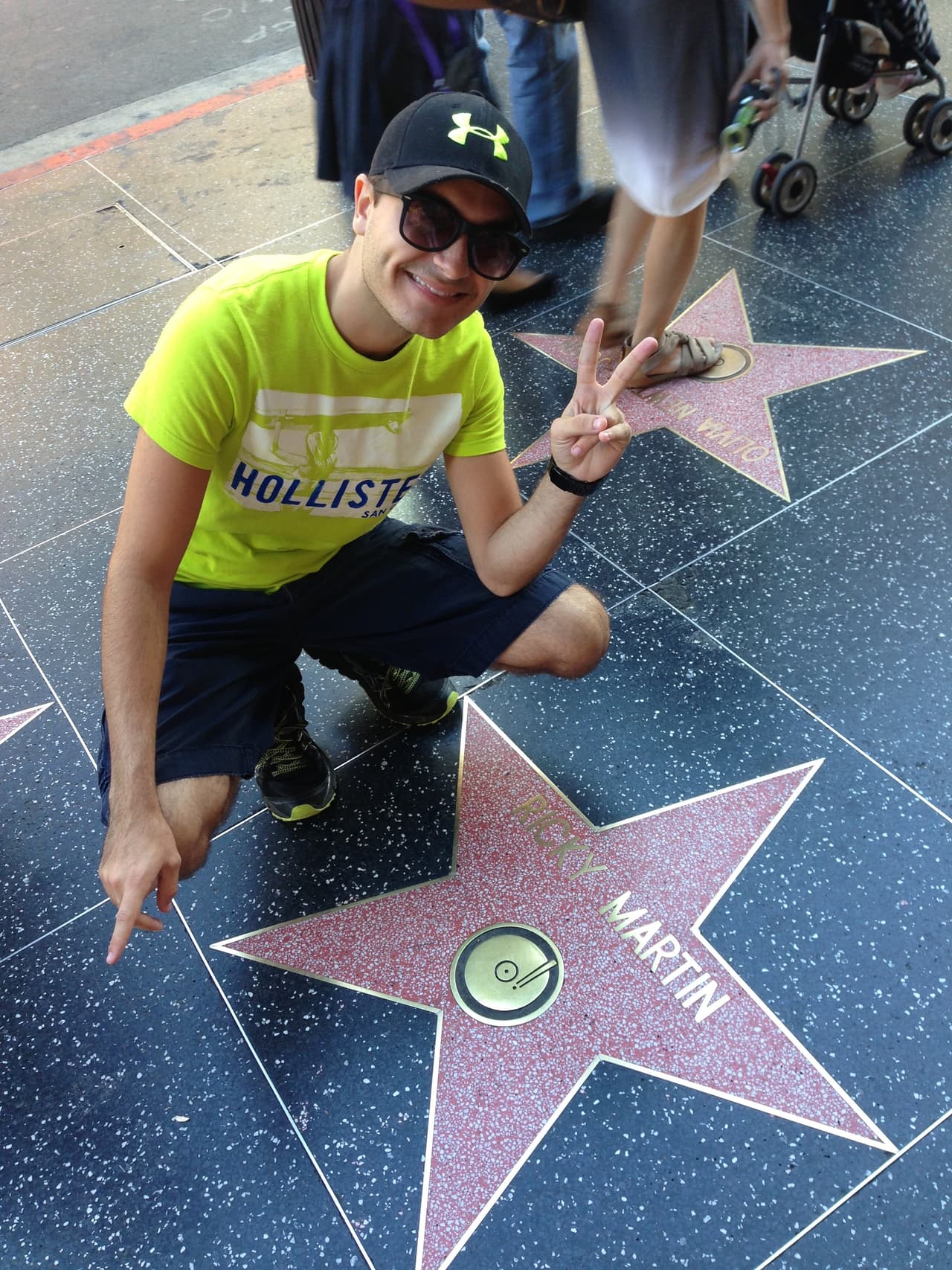 Jorge ama tanto la música que hasta canta mientras duerme. What a cutie!