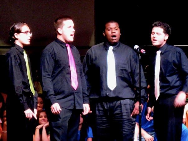 Jorge ama tanto la música que hasta canta mientras duerme. What a cutie!