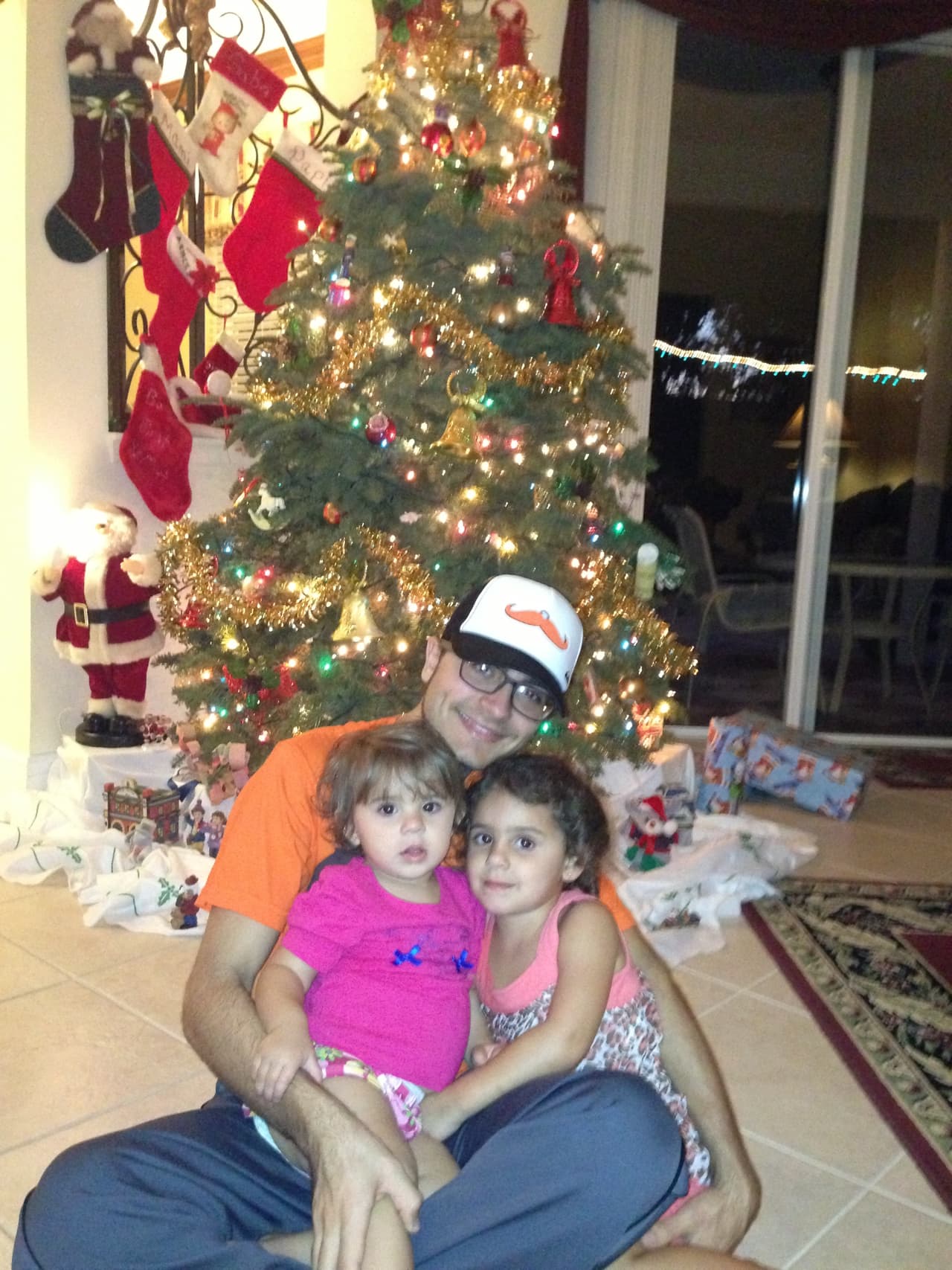 Jorge ama tanto la música que hasta canta mientras duerme. What a cutie!