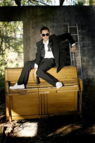 Jorge ama tanto la música que hasta canta mientras duerme. What a cutie!