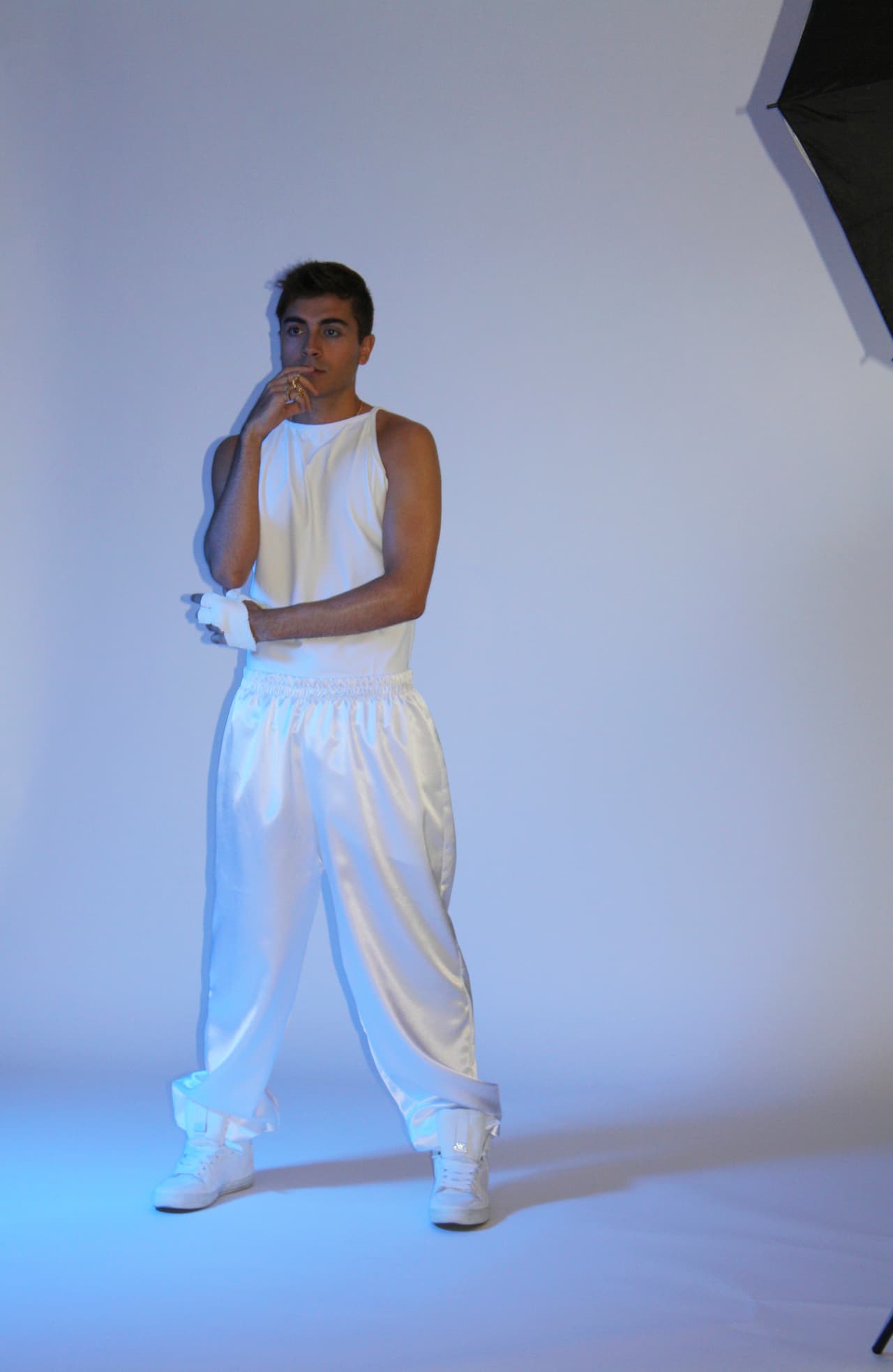 Jorge ama tanto la música que hasta canta mientras duerme. What a cutie!