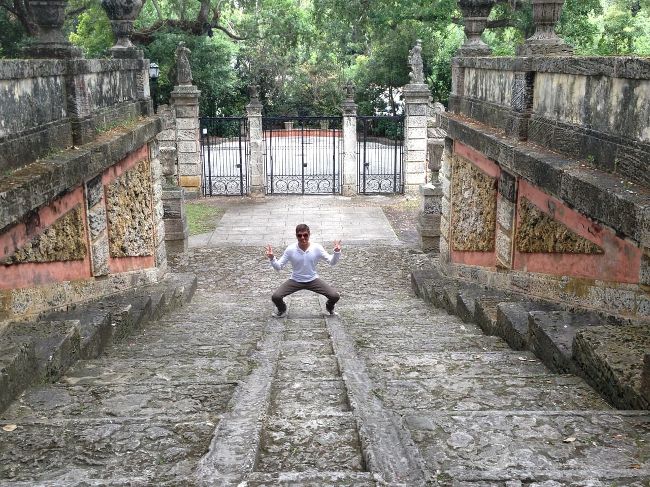 Jorge ama tanto la música que hasta canta mientras duerme. What a cutie!