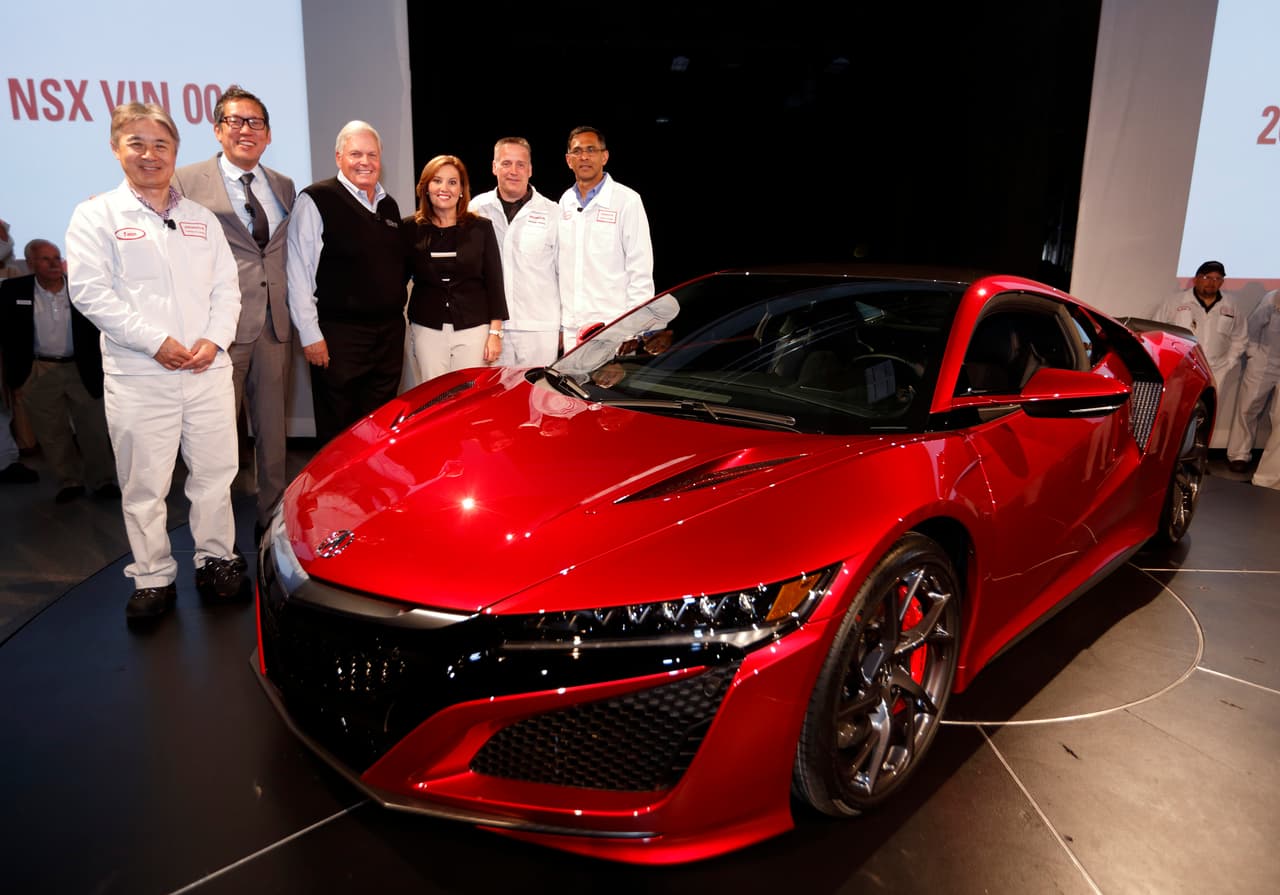 Hendrick estuvo presente en la planta de Ohio el 27 de mayo de 2016 para recibir las llaves, cuando la primera unidad rodó por primera vez.