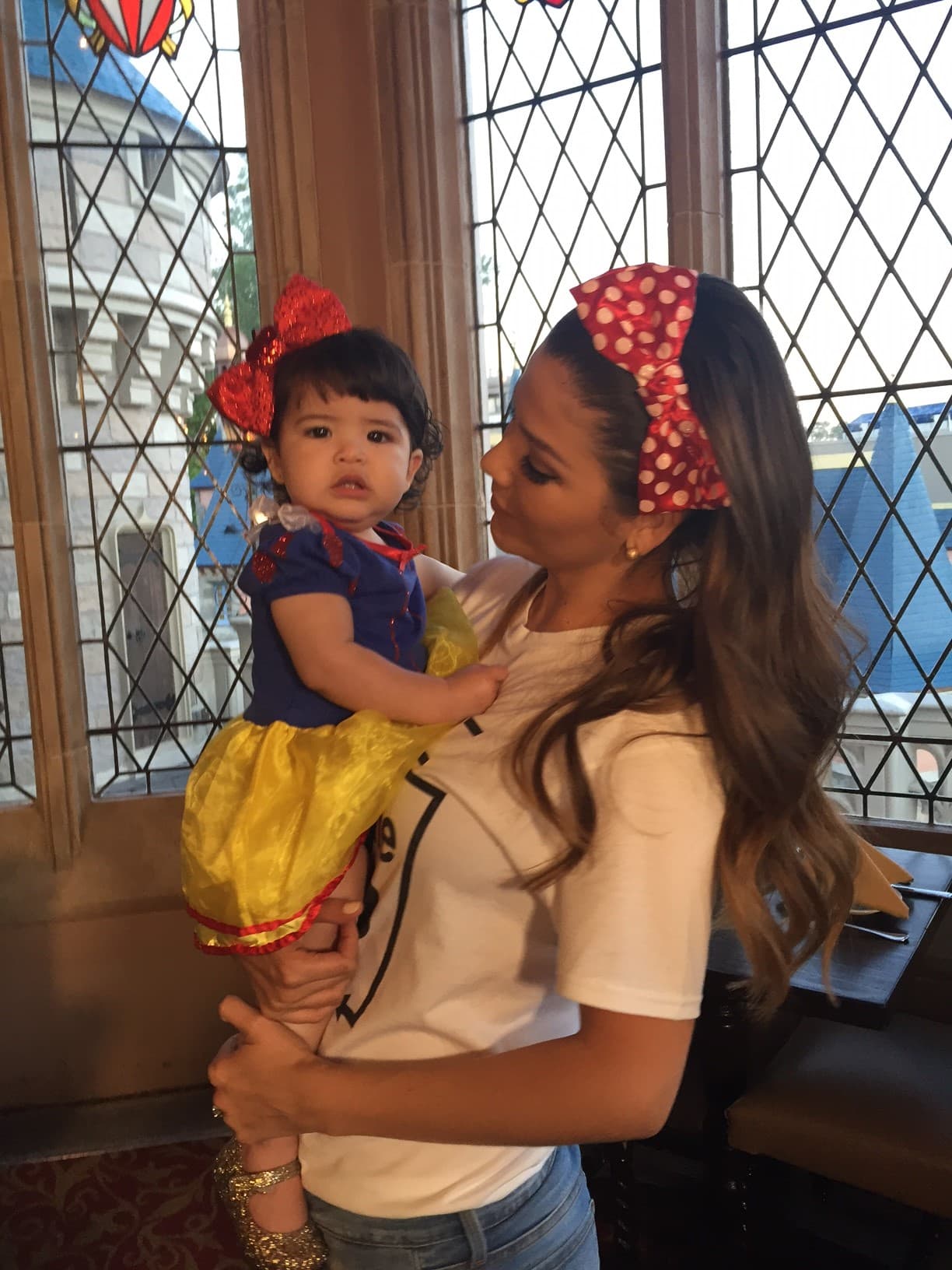 Ana Patricia y Giulietta nos enseñan cómo lucir un moño como todas unas fashionistas.