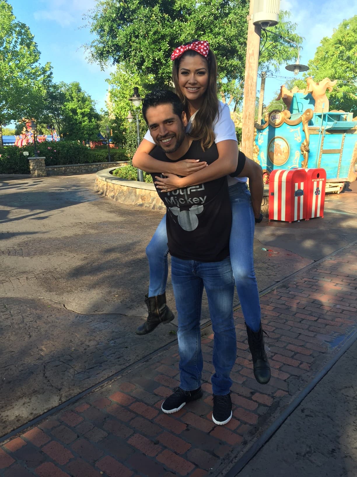 Luis Carlos es muy fuerte y como todo un príncipe azul es capaz de cualquier cosa por su amada.