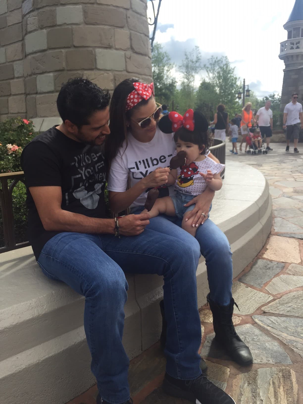 ¡Chomi, chomi! Luego de tanta diversión a Giulietta le dio hambre. ¡Que rica paleta! Nos invitará una mordidita.