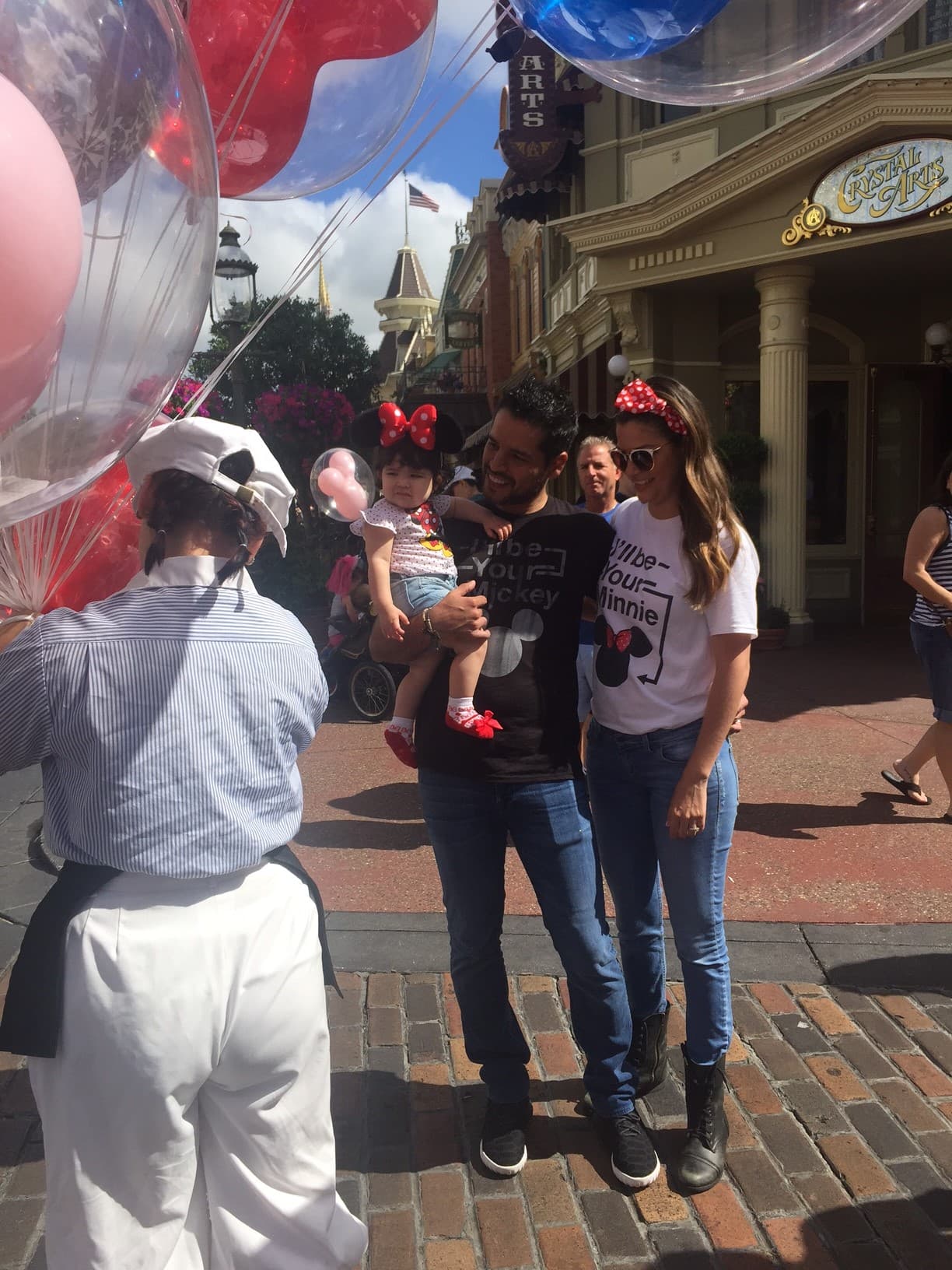 Parece que el color rojo es el preferido de Giulietta y por supuesto que no podía seguir sin antes tener un globo.