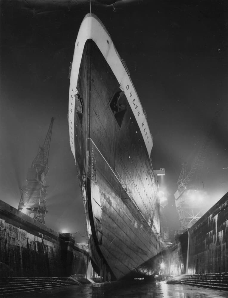 El Queen Mary se fabricó para ser el trasatlántico más avanzado. Es tan grande que en el interior de su casco cabría el Titanic, al cual superaba también en prestaciones técnicas y velocidad.