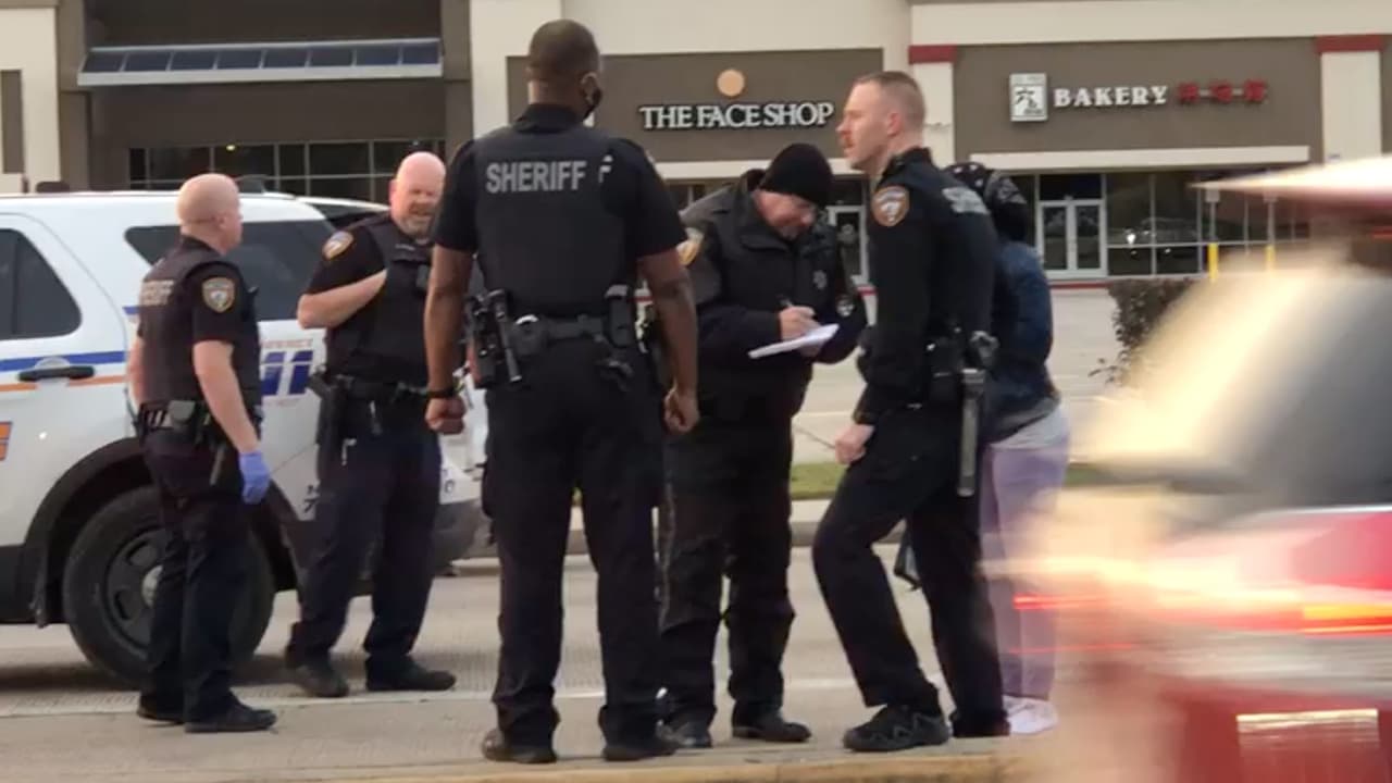 De acuerdo con el reporte de las autoridaes, la mujer no venía bajo la influencia del alcohol y no enfrentará cargos por el momento.