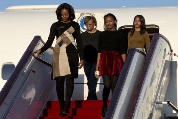 La primera dama siempre se ocupa de la salud, disciplina y éxito de sus hijas, antes que de la política, aunque en ambas tareas se saca un 10. Ha demostrado que además de ser una profesionista exitosa, madre dedicada y luchadora incansable, es una icono de moda y 'glamour'. Sin duda, ella es ejemplo y motivación para muchas madres que deben ser líderes, fuera y dentro de casa.