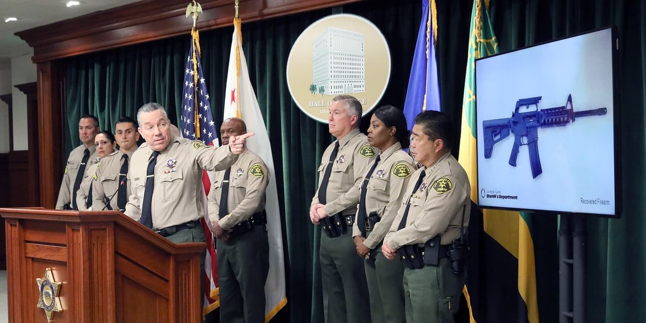 Arrestan a estudiante por amenaza de ataque, posesión de un rifle y lista de posibles víctimas