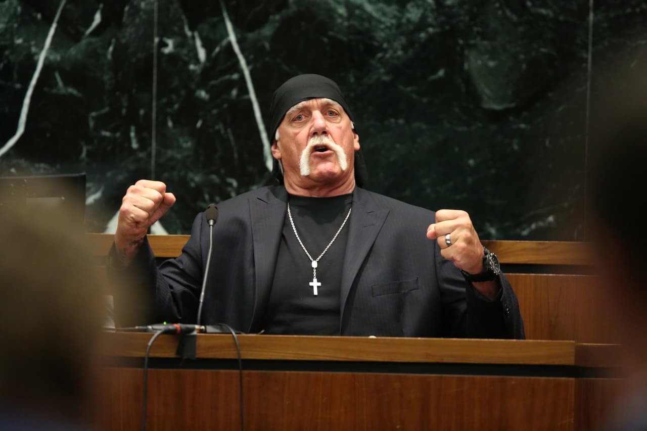 De luchador a héroe: Hulk Hogan rescata a joven de auto volcado en Tampa