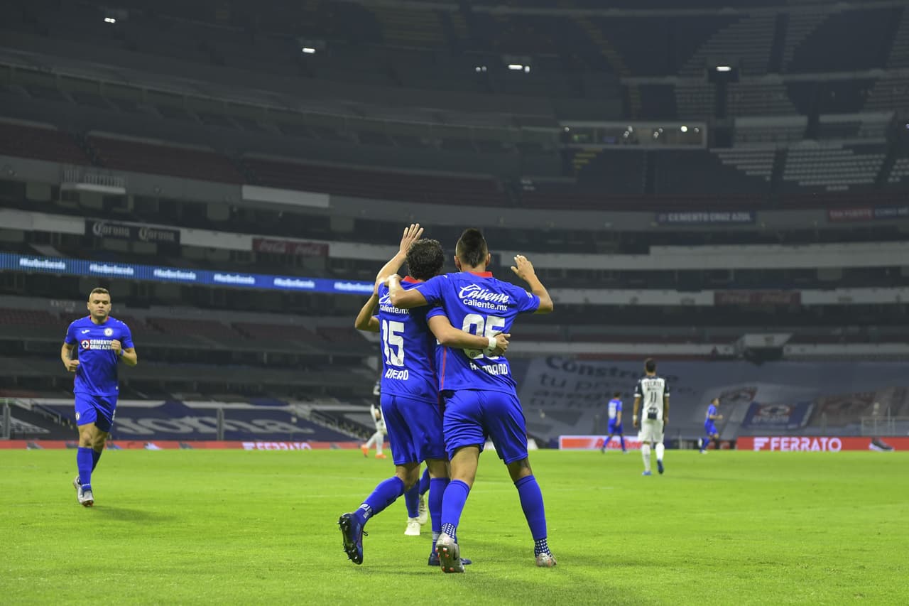 Con solitario gol de Roberto Alvarado (42'), Cruz Azul vence 1-0 a Monterrey y alargan su racha de victorias a nueve. Cruz Azul se queda como líder solitario del torneo y los Rayados bajan a cuarto lugar y podrían caer al quinto si es queToluca vence al Pachuca.