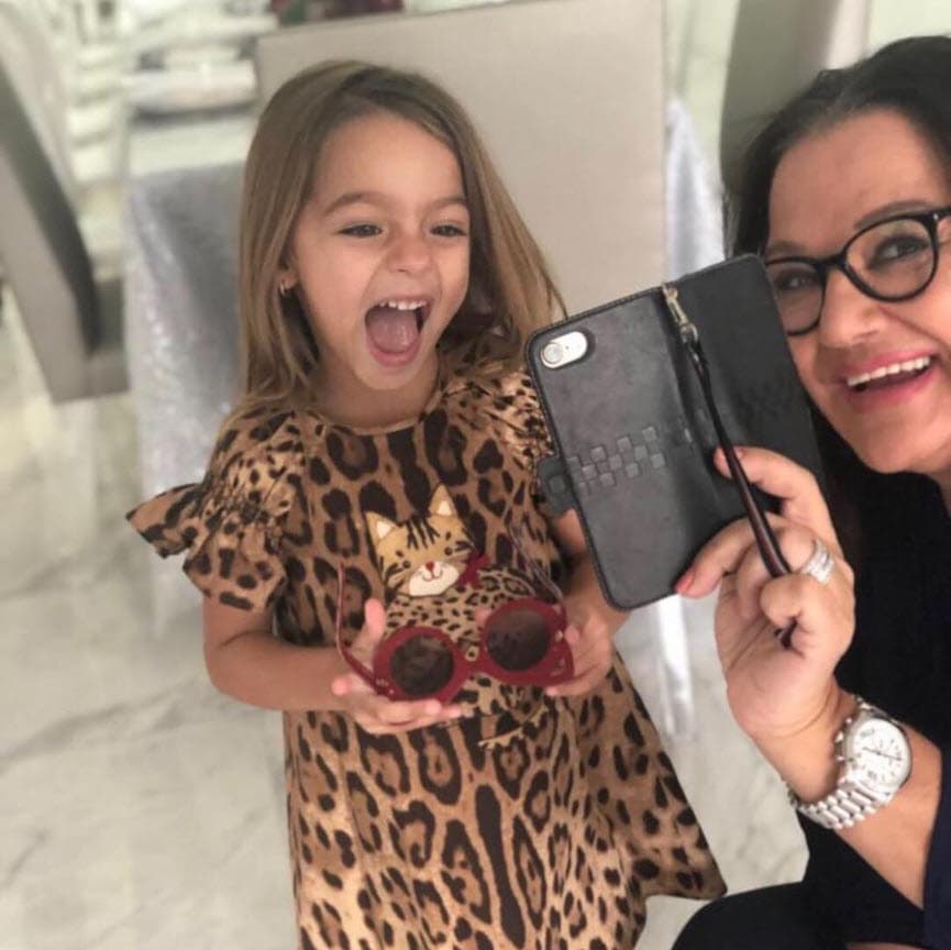 Recientemente Toni viajó a su natal España en compañía de su hija para pasar las vacaciones de verano.
<br>