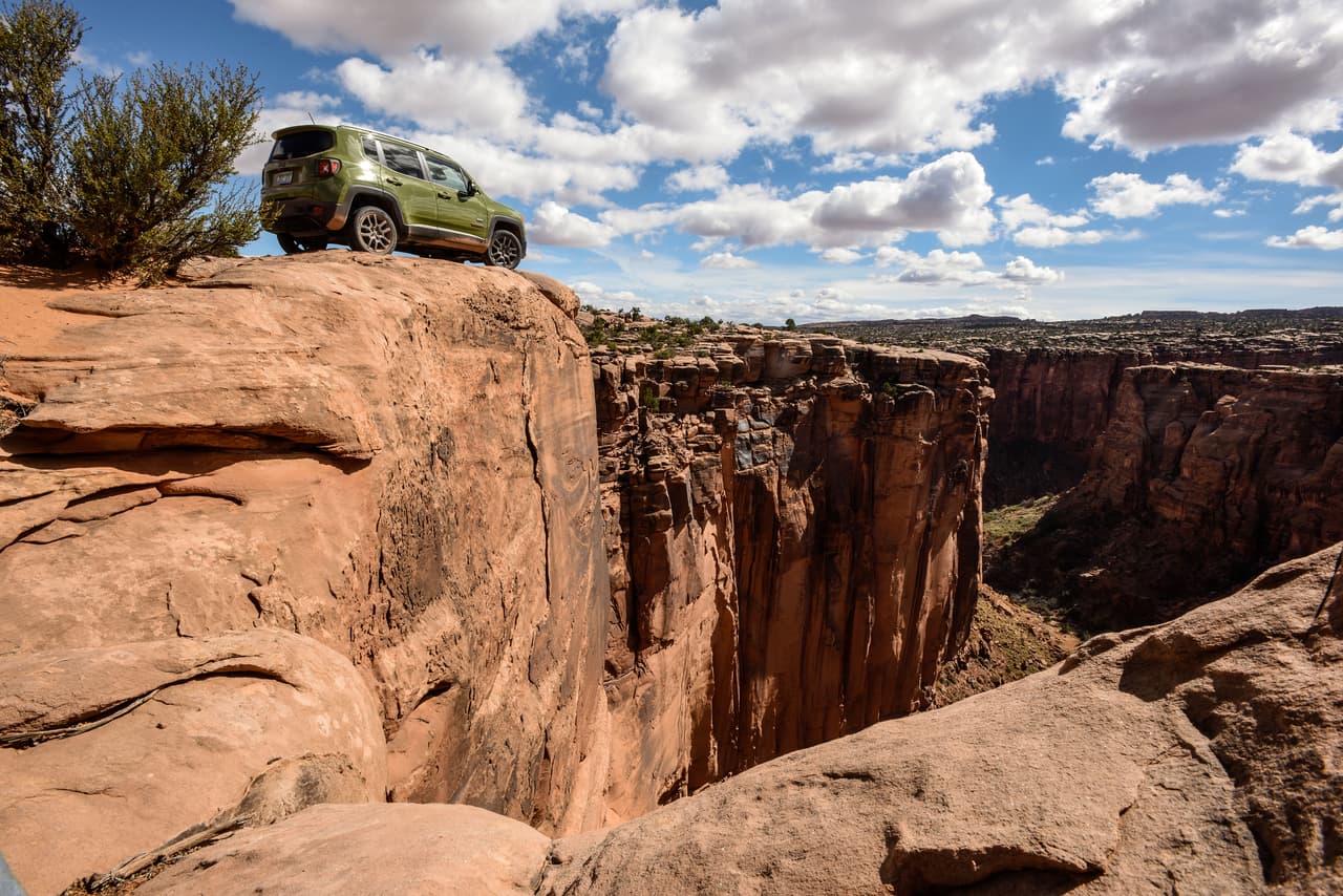 Todas las variantes de la Jeep Renegade 2016 (menos la Trailhawk) cuentan con tracción frontal de serie y a las cuatro ruedas como una opción adicional.