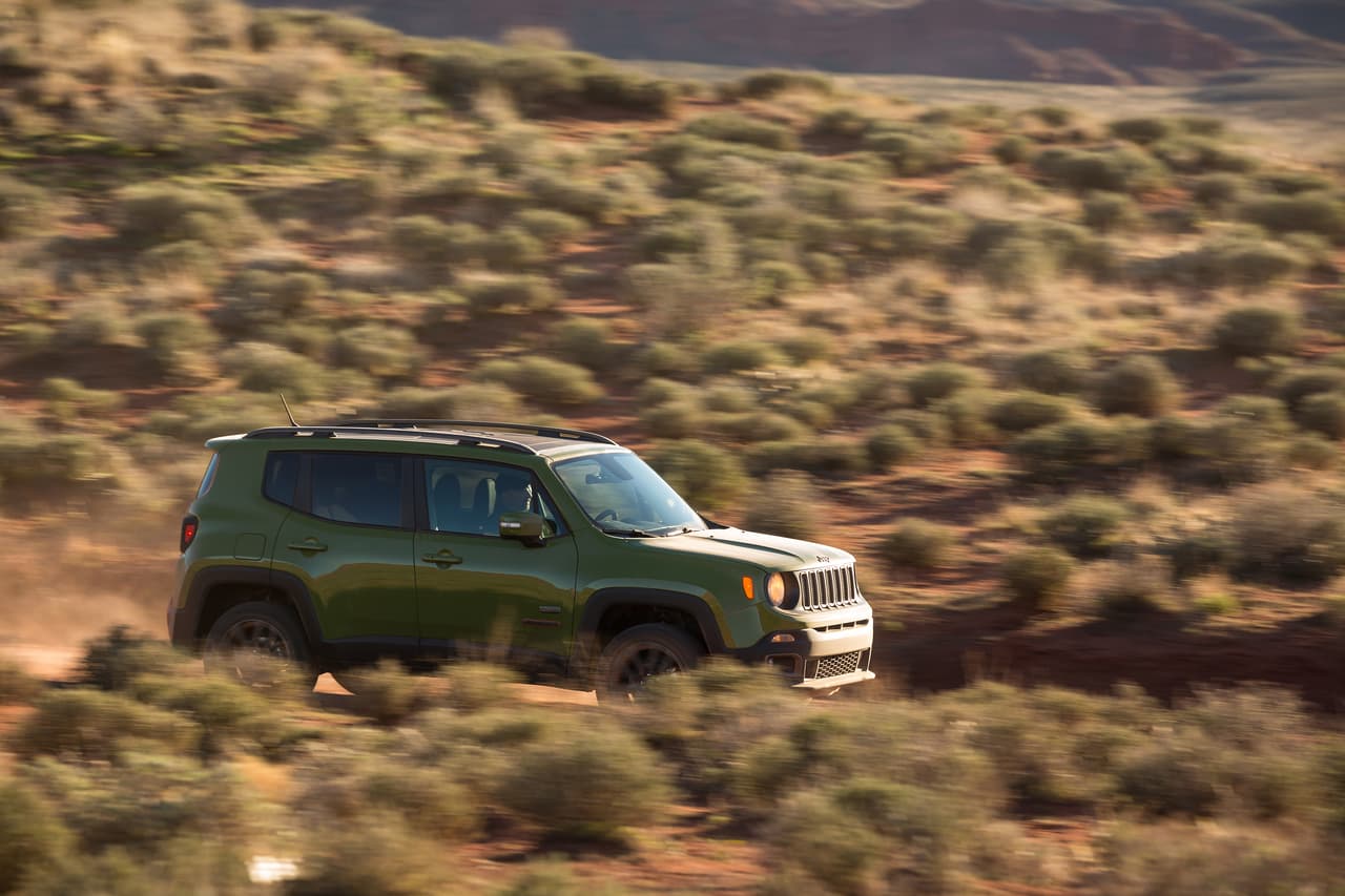 En cuanto a tecnología de seguridad preventiva de accidentes, la Renegade 2016 ofrece el sistema de advertencia de puntos ciegos y para tráfico cruzado posterior.