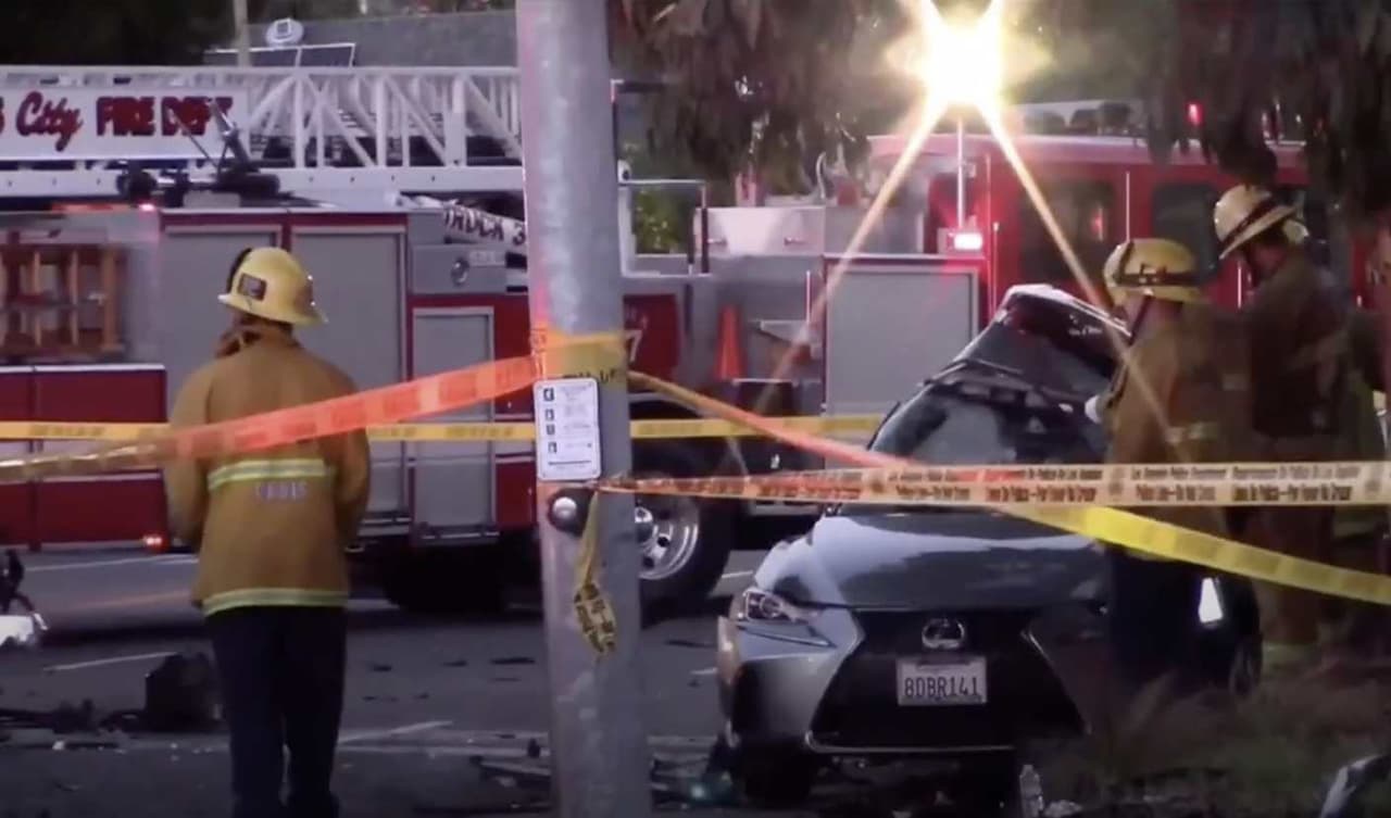 En un
<a href="https://lapdonline.org/newsroom/news_view/67375" target="_blank">comunicado</a> de la División de Tráfico Oeste del LAPD se especificó que el menor de edad fue arrestado el 23 de febrero, seis días después del choque.