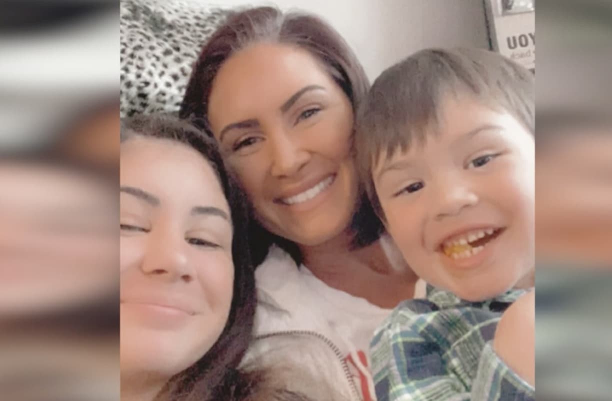 “Ella lo tenía en sus brazos mientras se le estaba muriendo, ninguna madre debe vivir algo semejante”, dijo Alexis Cloonan, hermana de Aiden.