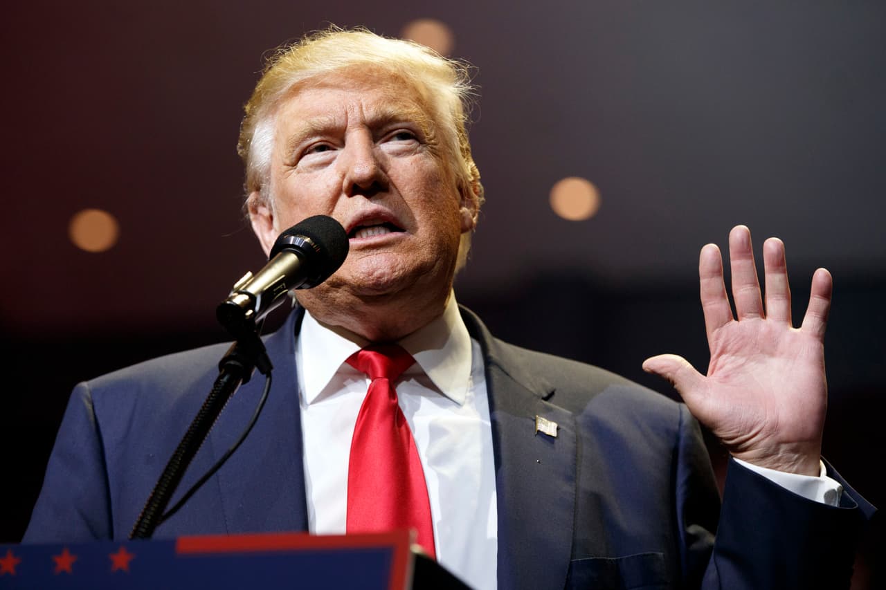 Trump promete disminuir mensualidades de préstamos estudiantiles y bajar costos universitarios