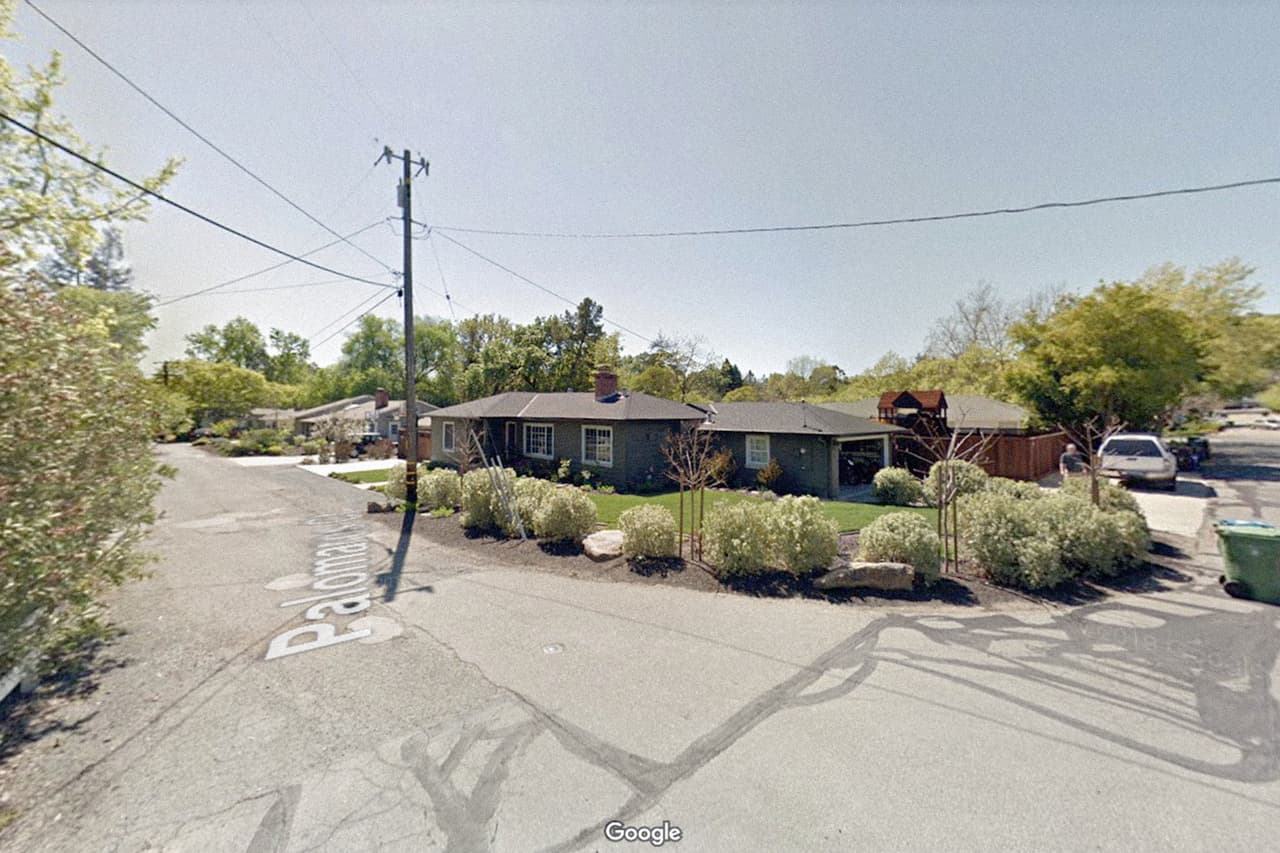 <b>Lafayette, California</b>.
<br>
<br>
<i>Credit score</i> promedio de sus residentes: 774 puntos.
<br>
<br>Según credit.org,
<a href="https://credit.org/blog/what-is-a-good-credit-score-infographic/?gclid=CjwKCAjwqvyFBhB7EiwAER786YU6H70Ozey7mMVnC434zdLS3bG-eJBpBj0auPB6ayIce1qemq4atxoCSPwQAvD_BwE"><u>un puntaje crediticio entre 300 y 500 se considera “malo”</u></a>. En este rango es difícil que sea aprobado cualquier tipo de nuevo préstamo. Si el
<i>credit score</i> es bajo las tasas de interés para vivienda, autos, tarjetas de crédito y seguros serán más altas.