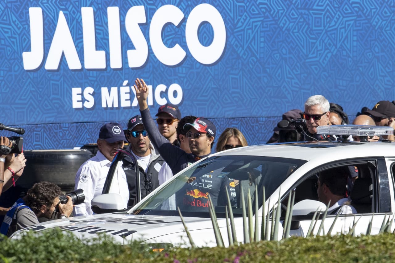 Checo Pérez corrió en Guadalajara con Red Bull por primera vez
