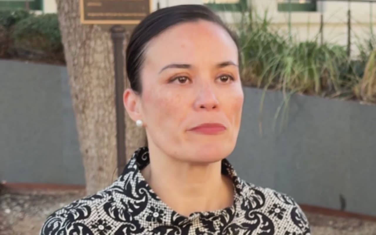 Alcaldesa de San Antonio admite mal comportamiento contra concejal