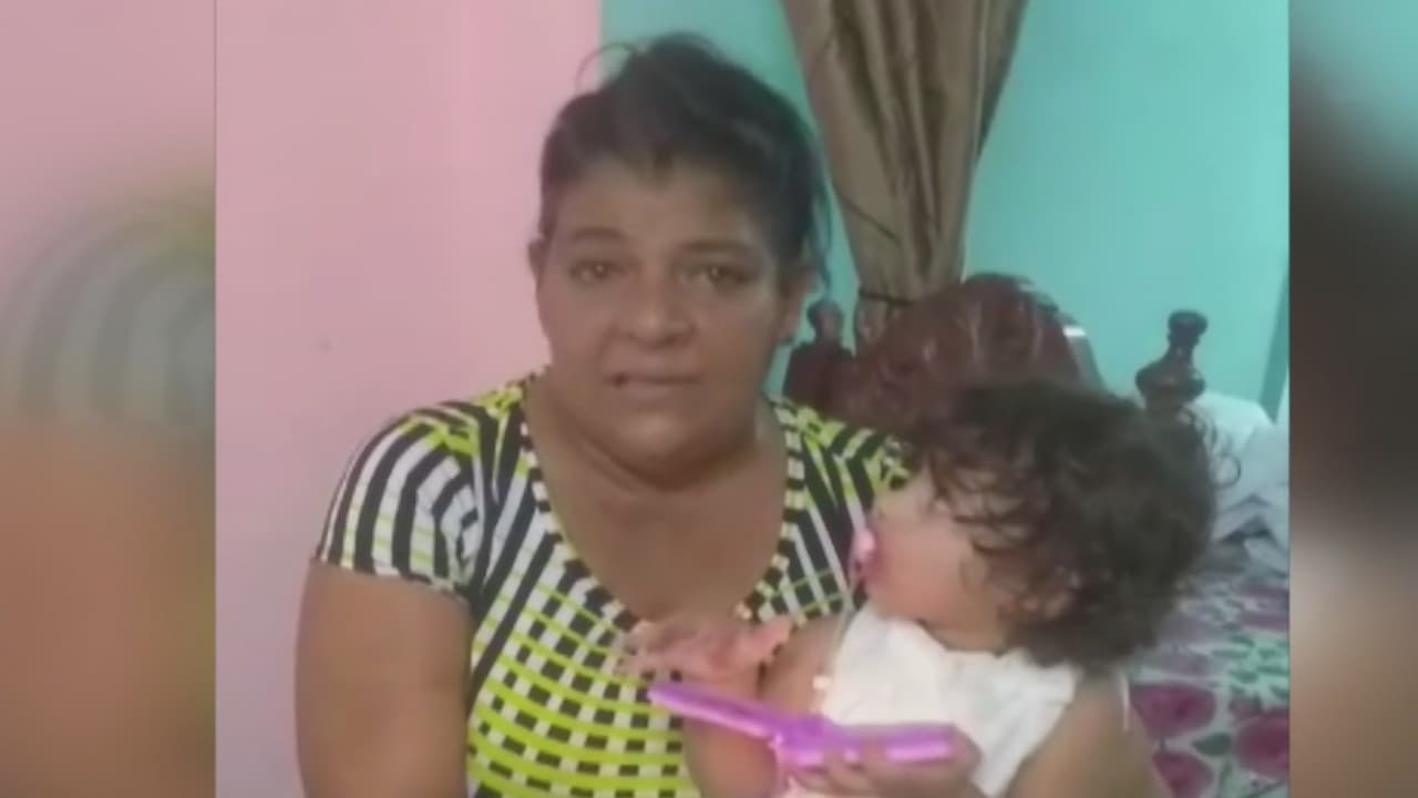 Emotivo encuentro entre Yoelvis Gattorno y su hija Valeria con sus abuelas en Cuba