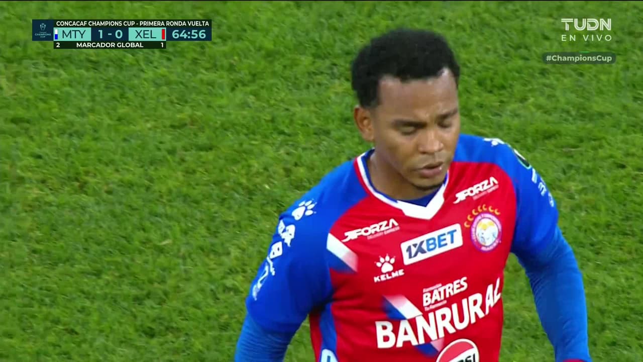 ¡TIRO ATAJADO! disparo por Anthony Martial.